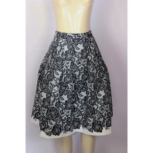 WHITE HOUSE BLACK MARKET FLORAL FULL SKIRT 6
